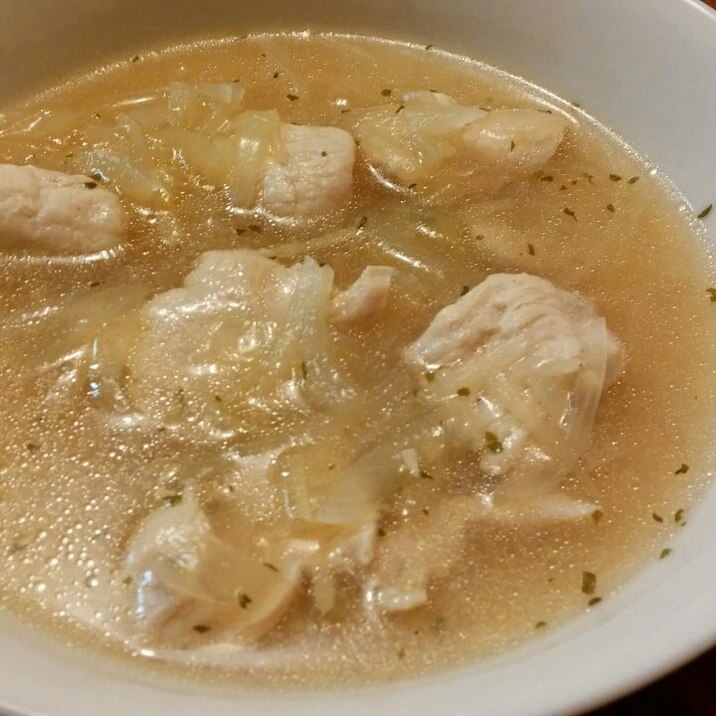 玉ねぎと鶏むね肉のあっさり簡単旨味スープ